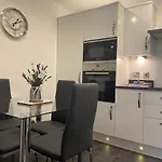 23 Hedgefield House