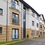 23 Hedgefield House