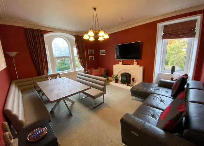 Period House / Entire Upstairs Flat