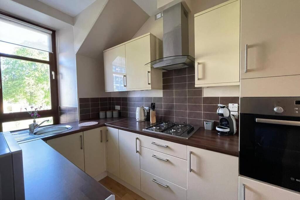 No 10 Immaculate Centre, Floor 2 Bed Flat With Free Parking Apartment