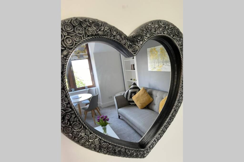 No 10 Immaculate Centre, Floor 2 Bed Flat With Free Parking Apartment *
