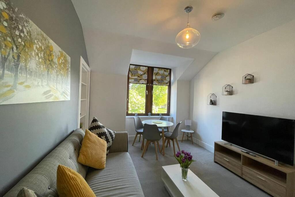 Apartment No 10 Immaculate Centre, Floor 2 Bed Flat With Free Parking