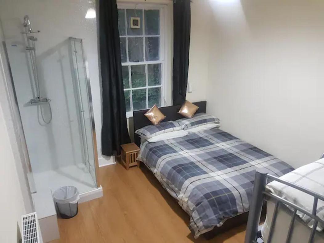 9 Ardconnell Terrace Room 2 * Inverness