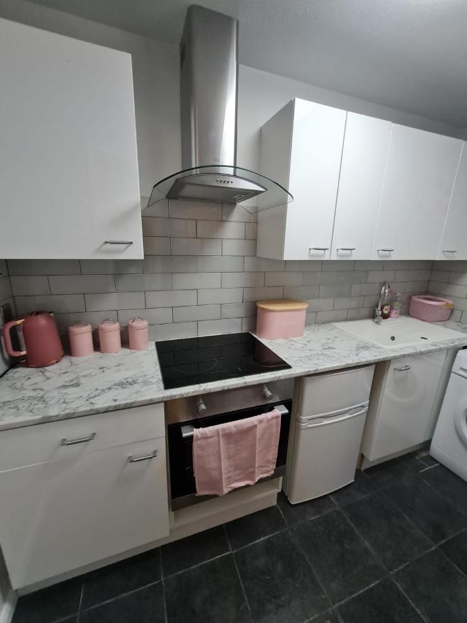 Lovely 2 Bedroom Flat In Inversness Area. Apartment *