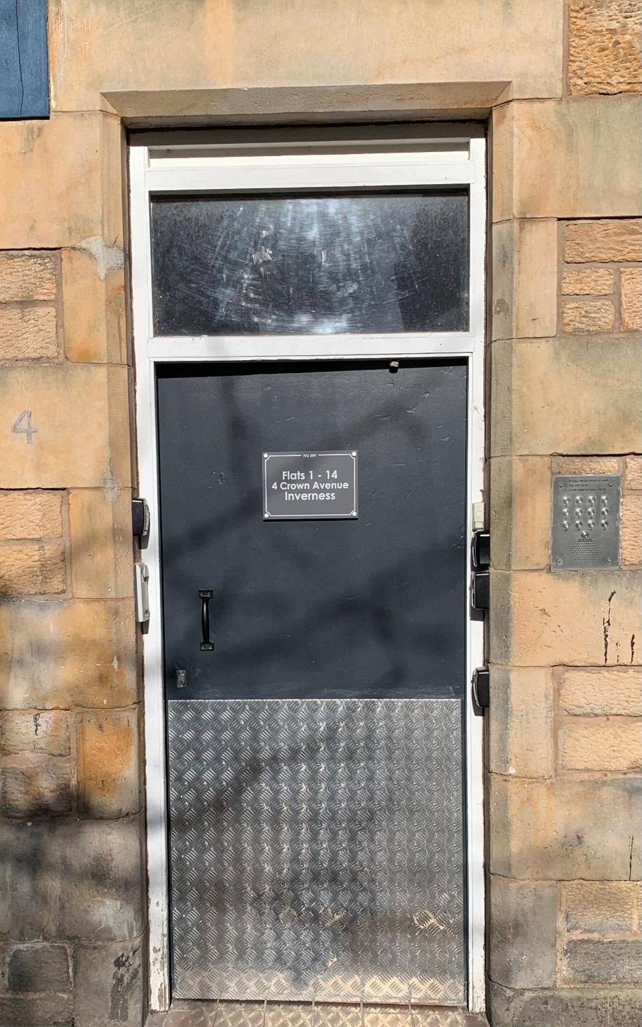 No 10 Immaculate Centre, Floor 2 Bed Flat With Free Parking Apartment Inverness
