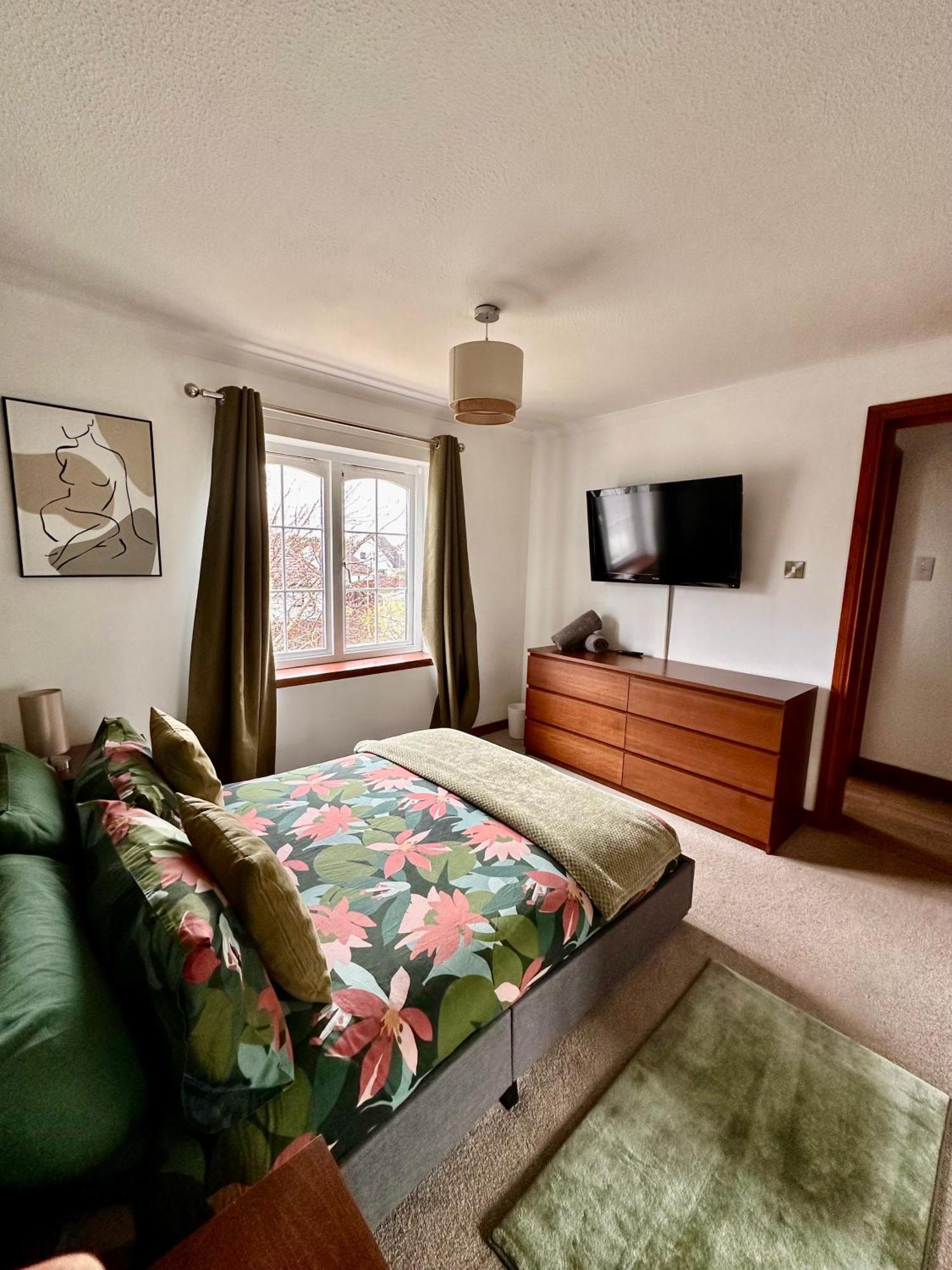 With Parking, Close To The Raigmore Hospital