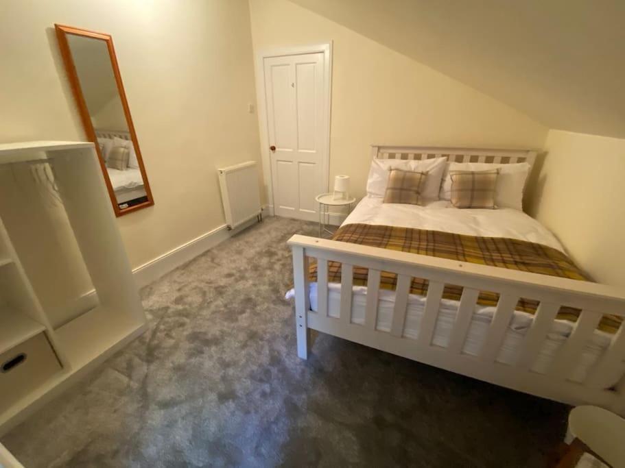Heather House, Beautiful Family Home, Sleeps 8 Inverness
