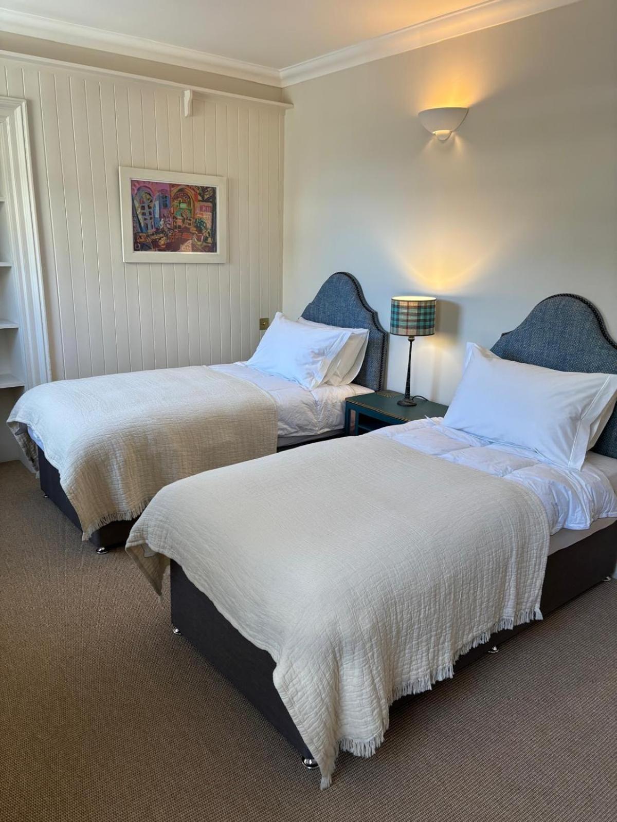 Hootananny Hotel *