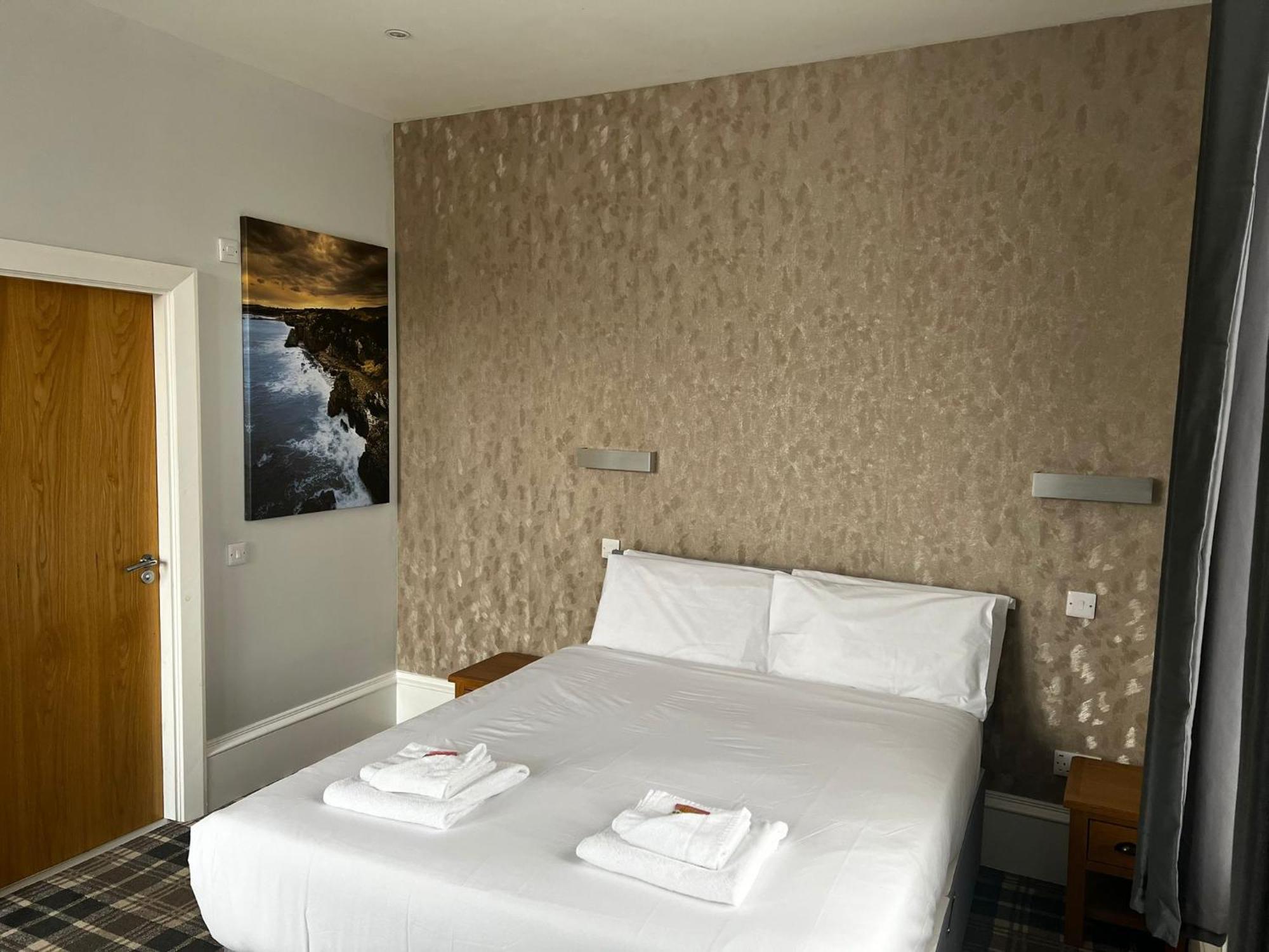 Crown & Bar Hotel 3*