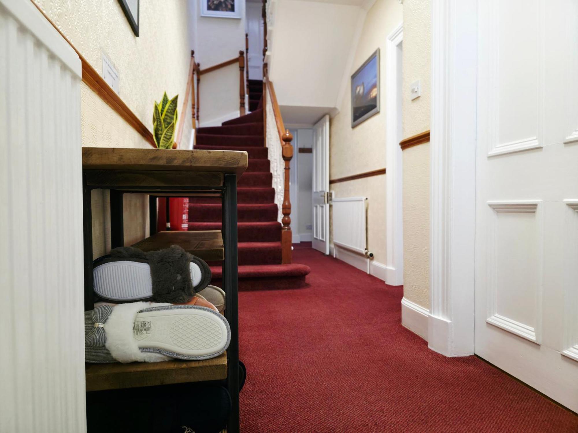 Villa 4 Bedroom House Free Parking *