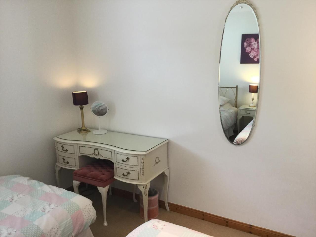 Two-bedroom - Golf View Free Parking Apartment