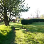 Home Comforts In Peaceful 2 Acres