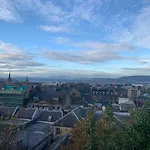 Hill House - Mews Town House, In A Quiet Private Close, In The City Centre Of Inverness.