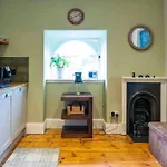 Spacious City Centre Apartment Full Of Character
