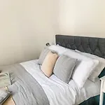 The Rosebery Retreat By The Castle 1-Bed Apartment