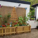 The Little Garden Hoose