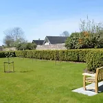 Apartment 39 Hedgefield House