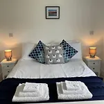 Tomax Garden Cabin Free Parking
