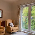Hedgefield House - Serene Top Floor Flat