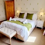 Inverness City 3 Bedroom House Free Parking