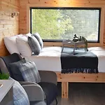 River Huts, Highland River Retreat With Hot Tub