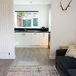 Central 2 Bedroom Luxury Home Close To River Ness