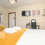 Modern Guest House - Central Inverness - Complimentary Snacks - Free Parking