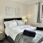 Riverview Apartment 2 Bed, 2 Bath, Free Parking / Wifi