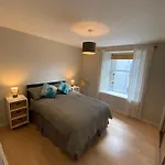 Lombard Hide Away