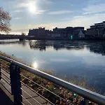 Crown Aros Beag, Ultra City Central 2 Bedroom Apartment With Free Parking Onsite