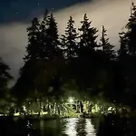 Bluegrass Retreat On The River Ness