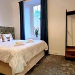 Charming Victorian Apartment, Close To Centre