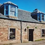 Ness City Cottage - Attic Apartment