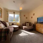 Treetops - Bright 2 Bed Flat - Super Location