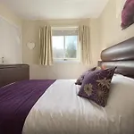 Treetops - Bright 2 Bed Flat - Super Location