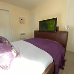Treetops - Bright 2 Bed Flat - Super Location