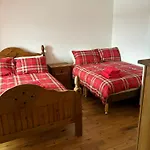 Maciver City Apartments Farraline Court