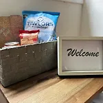 Flat 2A - Modern Flat Close To City Centre Ideal For Couples