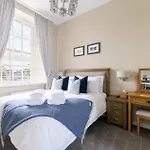 1 Old Edinburgh Court