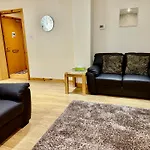 Azim And Suzi\'S City Centre Apartment Inverness