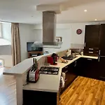 Stunning Spacious Apartment On River Ness