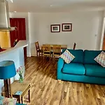 Stunning Spacious Apartment On River Ness