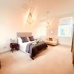 Great Glen Townhouse Inverness - Entire 3 Story Townhouse