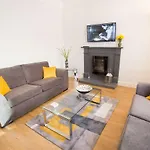 Crown Apartment