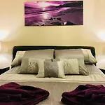 Azim And Suzi\'S City Centre Apartment Inverness