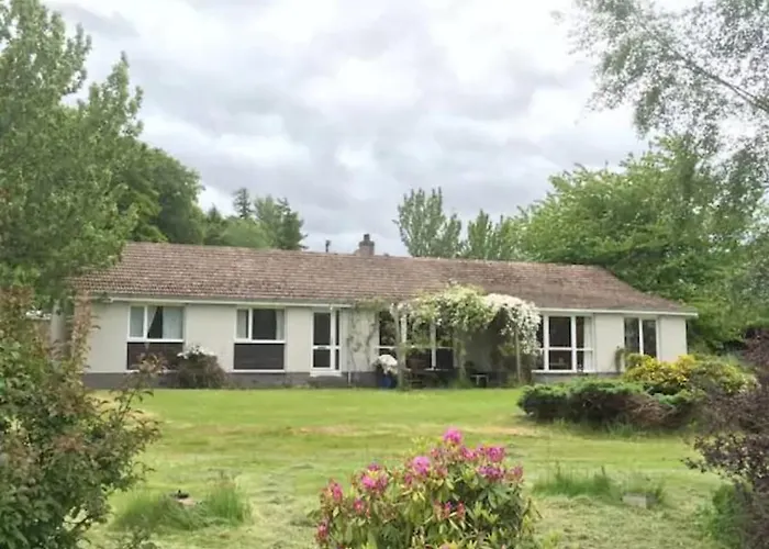 Home Comforts In Peaceful 2 Acres