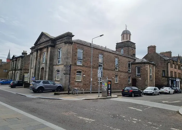 Stunning Spacious Apartment On River Ness
