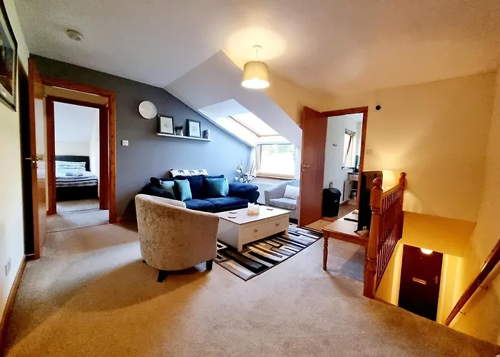 Stylish 2 Bedroom - 2 Miles Inverness City Centre