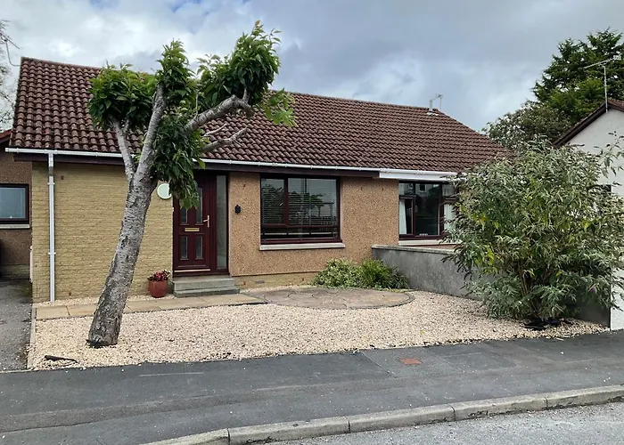 Four-Bedroom House - Stratherrick Free Parking