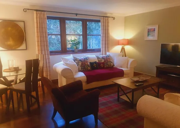 Apartment At Drummond Crescent